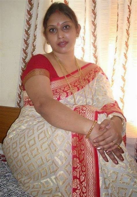 Aunty with a hot inviting pussy